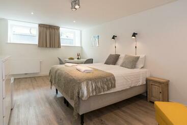 مبيت وإفطار Nassau Canal Suites