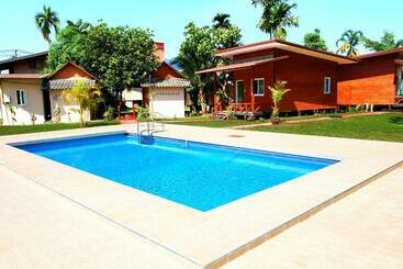 Szálloda Jungle View Resort