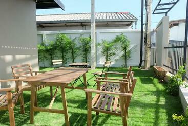 هتل Trio Residence Si Racha