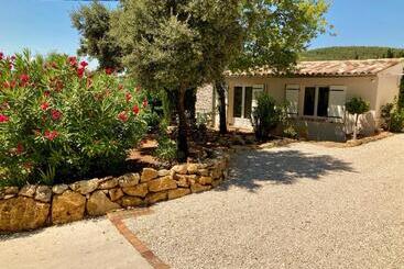 Пансион Maset Des Amandiers