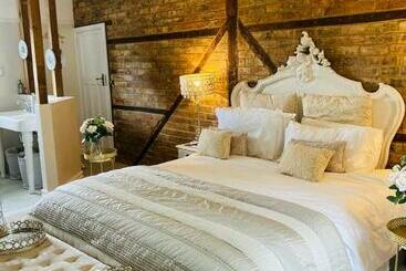 تختخواب و صبحانه The Willowford