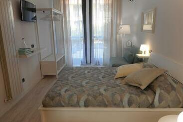 پانسیون Borgo Antico Rooms Self Check In