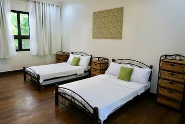 تختخواب و صبحانه Balay 8 Suites