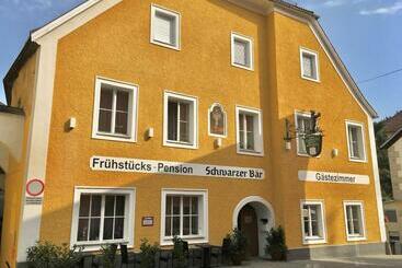 ベッドアンドブレックファースト Gasthof Pension Schwarzer Bär