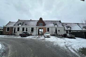 فندق Huisjes Aan De Amstel   Your Home Away From Home