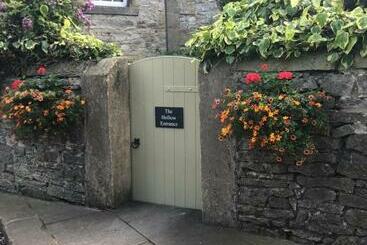 The Hollow Bed And Breakfast