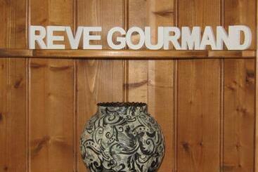 تختخواب و صبحانه Reve Gourmand