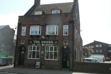 مبيت وإفطار The Shoes