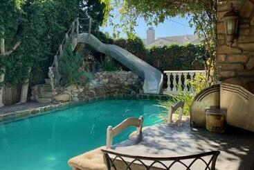 پانسیون Under The Tuscan Sun Cottage In West Los Angeles