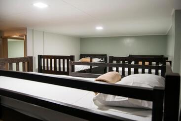 هاستل Parmview Inn