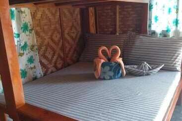 הוסטל Titanic S Nipa Hut