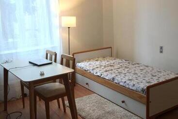 ベッドアンドブレックファースト Les Camélias