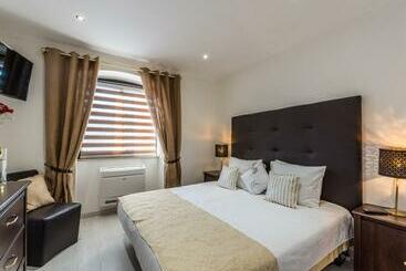 تختخواب و صبحانه Suites @ Portarade