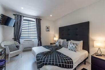 تختخواب و صبحانه Suites @ Portarade