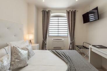 تختخواب و صبحانه Suites @ Portarade