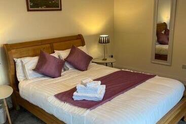 فندق Old Irish Farmhouse