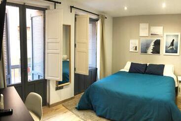 פנסיון Infinium Zamora Suites