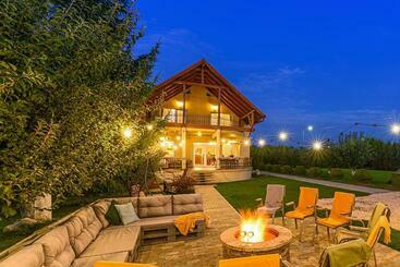 펜션 Orchard Villa