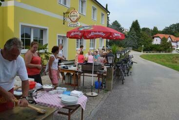 هاستل Gasthaus Kleebinder