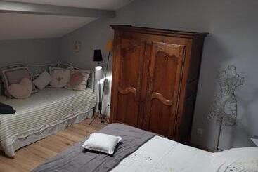 ベッドアンドブレックファースト Sous Les Remparts