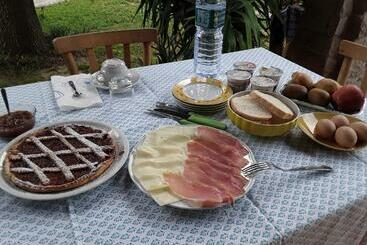 تختخواب و صبحانه La Collina Degli Olivi
