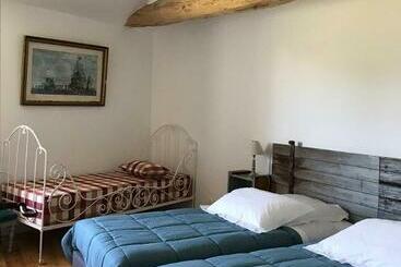 تختخواب و صبحانه Le Logis Du Plessis