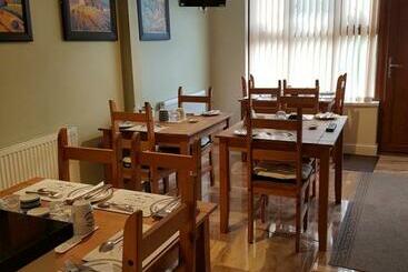 مبيت وإفطار Riverside Guest House