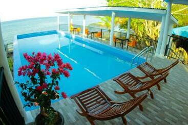 בית מלון כפרי Fx 72 Beach Resort