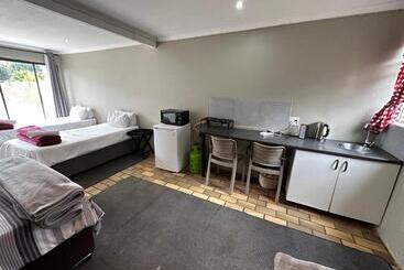 פנסיון Favour Guest House