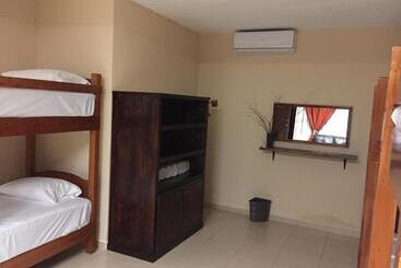 פנסיון Hostal Aquismon