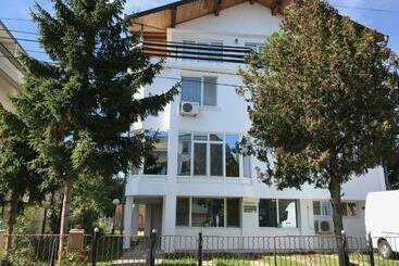 膳宿费 Milena`s House