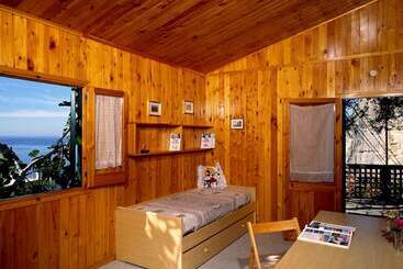 בקתות Bleu Village