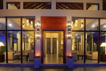 هتل Chaarya Resort & Spa