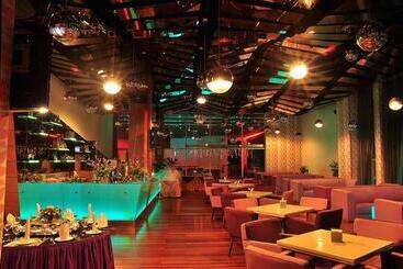 Courtyard Hotel @ 1borneo