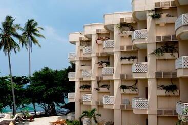 בית מלון כפרי Hawaii Resort Family Suites