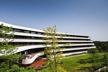 Lone Hotel By Maistra Collection