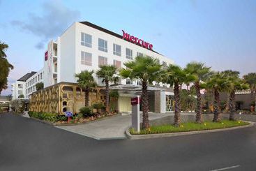 هتل Mercure Bali Harvestland Kuta