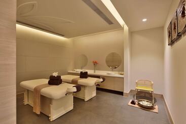 هتل Radisson Gurugram Udyog Vihar