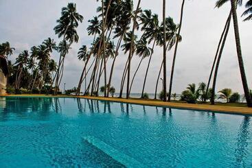 استراحتگاه Grand Beach