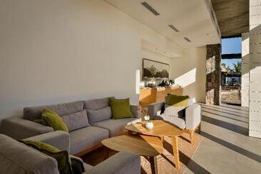 住所 Anahita Golf & Spa Resort