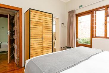 אתר נופש Camps Bay Village   Studios And Apartments