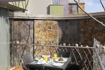 Seven Villa Hotel And Spa