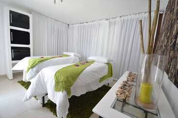 The Lakes Hotel And Conference Centre