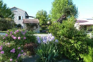 민박 Gite De Groupe 15p, 7 Ch, 6 Sdb, Parc Et Salle De Réception, Ou Chambres D Hotes