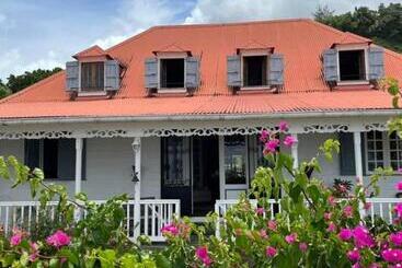 ベッドアンドブレックファースト Habitation La Reine Du Camp Chambres D Hôtes