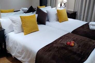 هتل Claren S Guesthouse