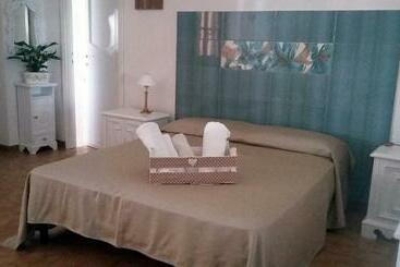 פנסיון Circeo Home La Mola