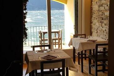 پانسیون Foresteria Lombarda La Spiaggia