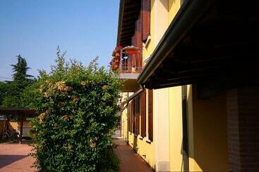 Пансион La Stazione Camere Caffè