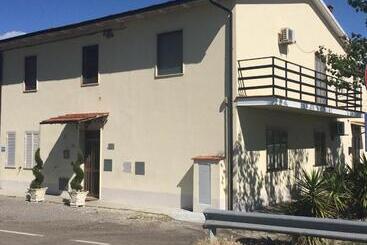 مبيت وإفطار Da Donna Rosa